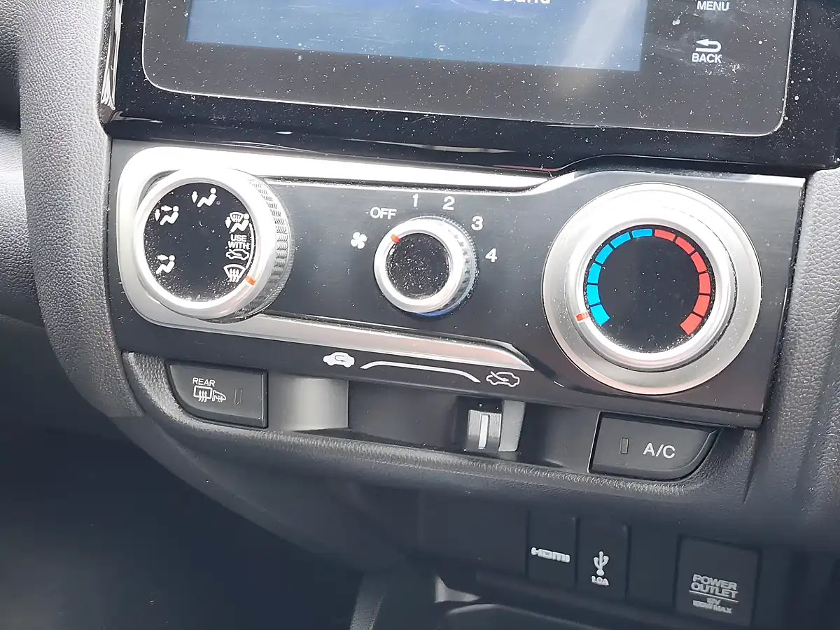 Used 2018 Honda Jazz Se Blue - Interior and Exterior details 11