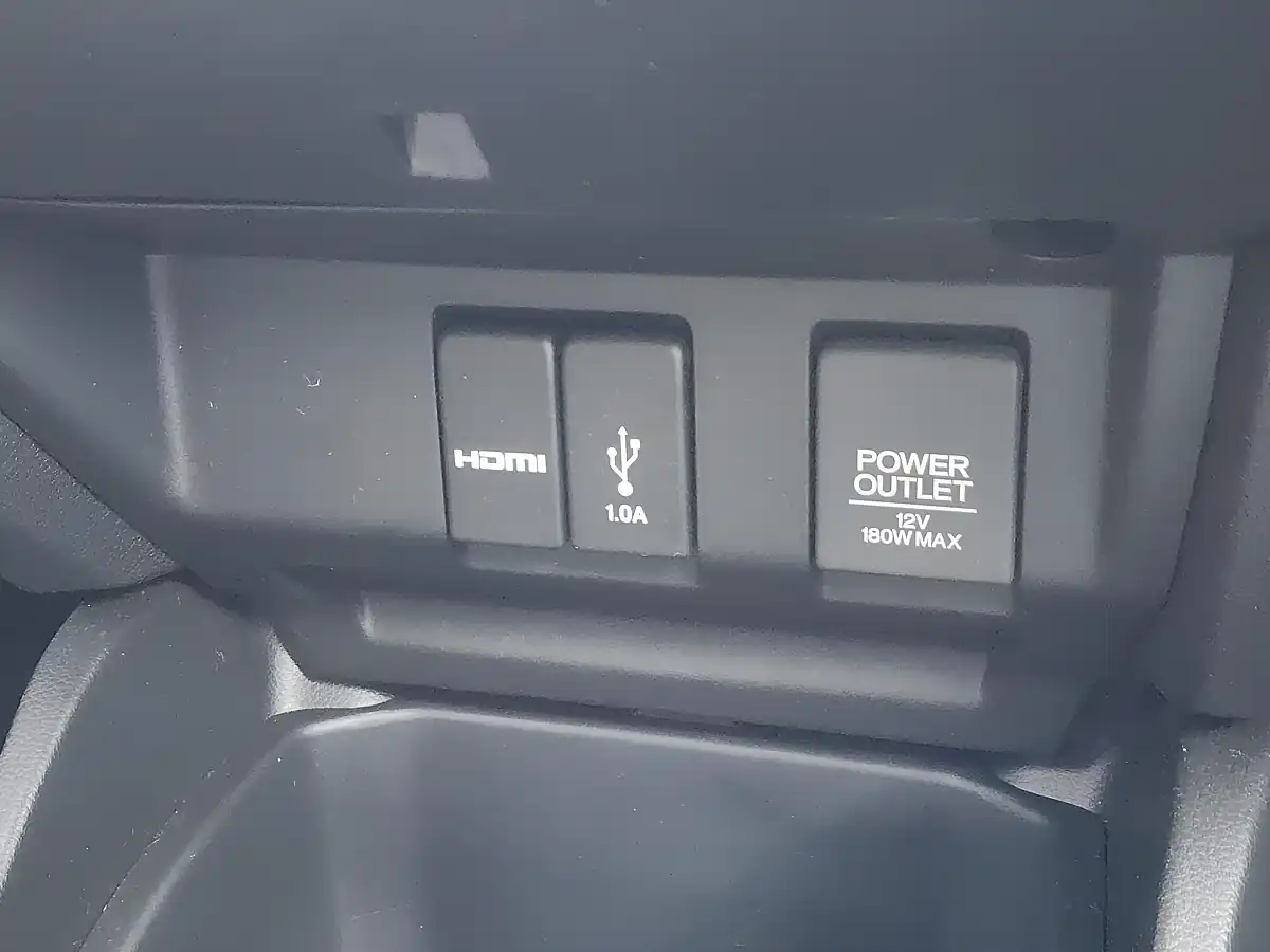 Used 2018 Honda Jazz Se Blue - Interior and Exterior details 12