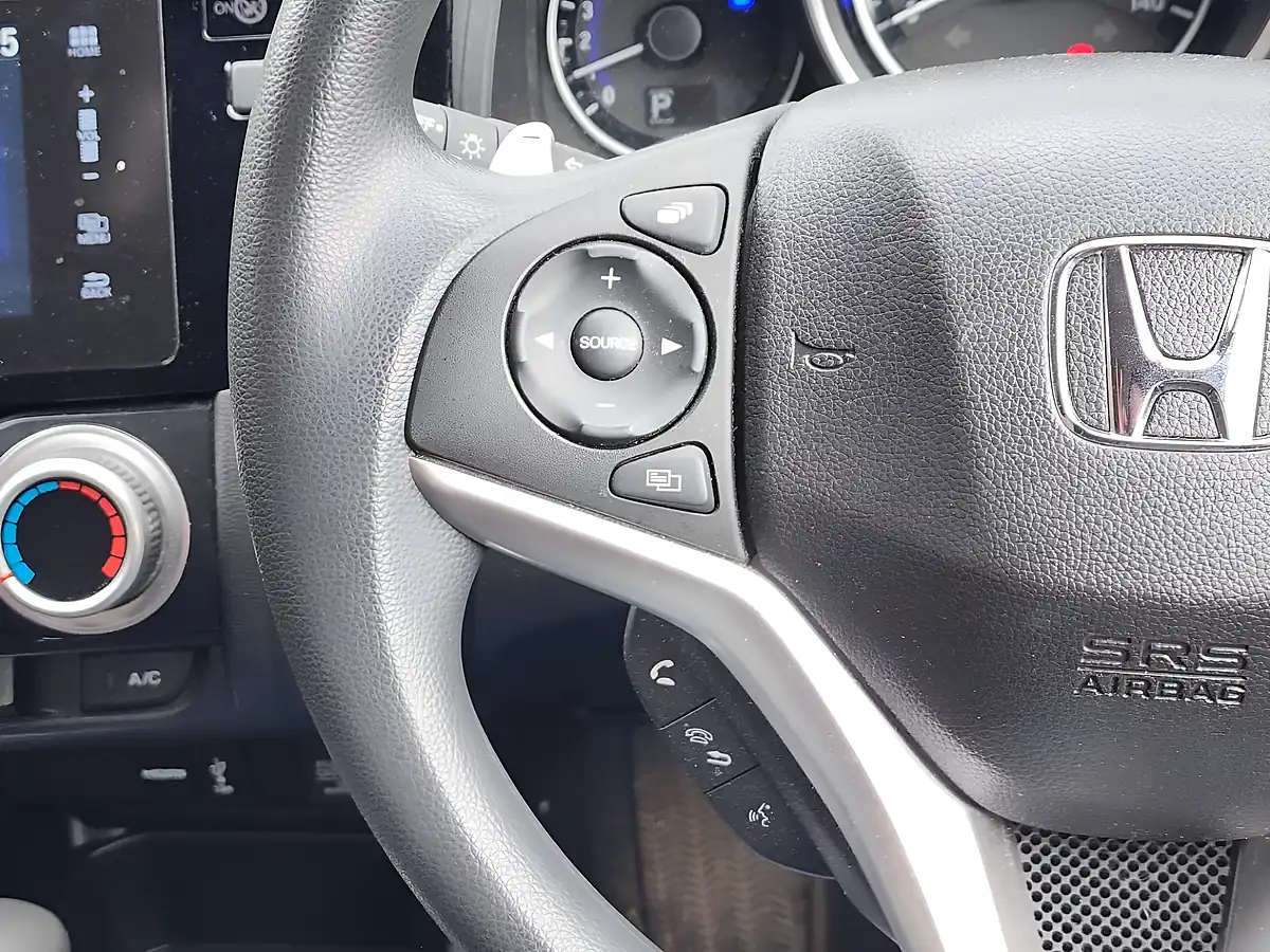 Used 2018 Honda Jazz Se Blue - Interior and Exterior details 14