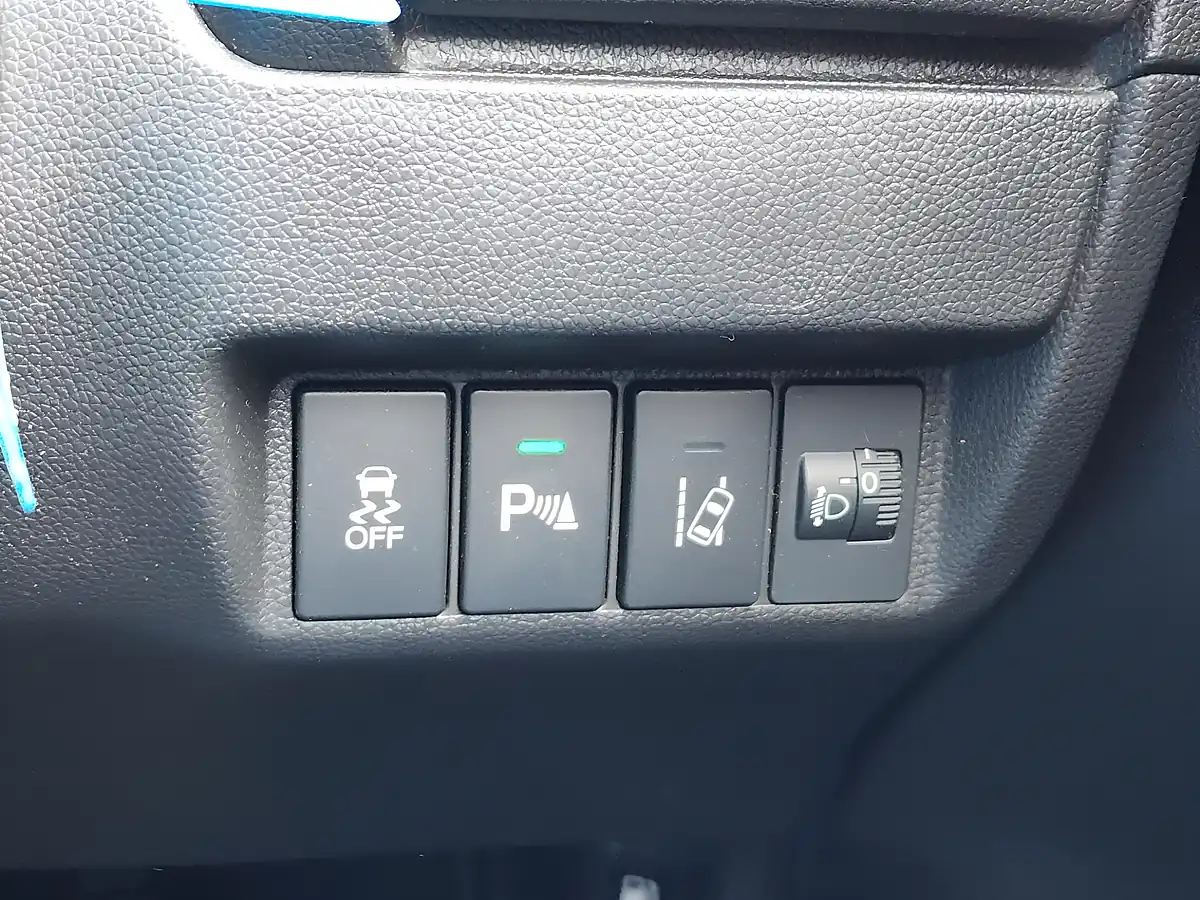 Used 2018 Honda Jazz Se Blue - Interior and Exterior details 16