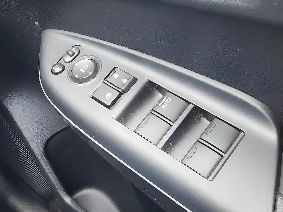 Used 2018 Honda Jazz Se Blue - Interior and Exterior details 17