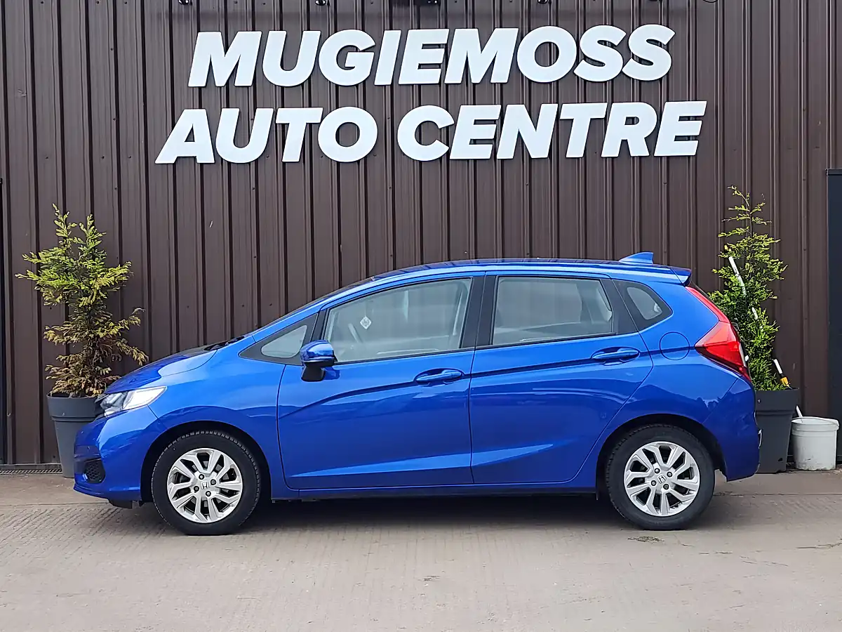 Used 2018 Honda Jazz Se Blue - Interior and Exterior details 4