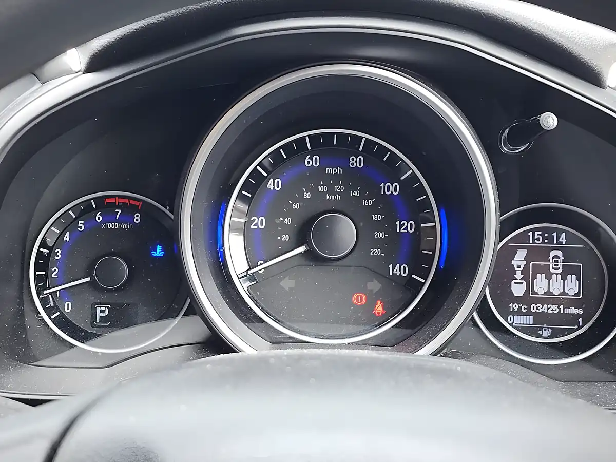 Used 2018 Honda Jazz Se Blue - Interior and Exterior details 9