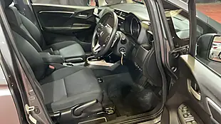 Used 2018 Honda Jazz Se Grey - Interior and Exterior details 13