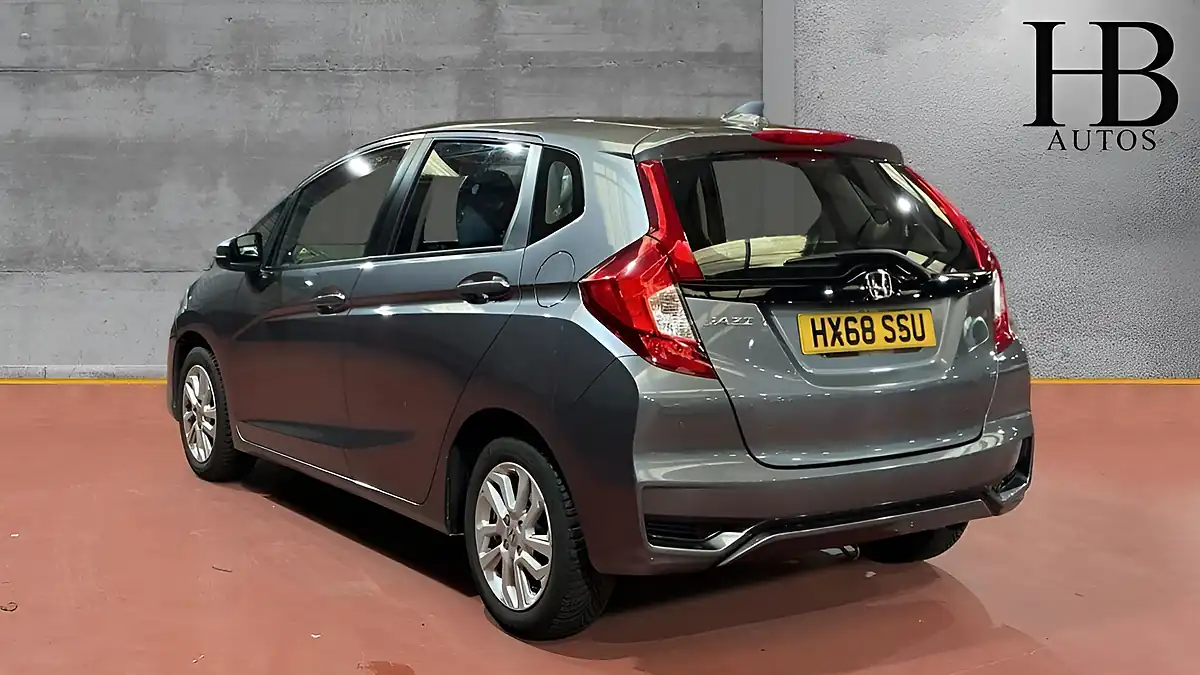 Used 2018 Honda Jazz Se Grey - Interior and Exterior details 4