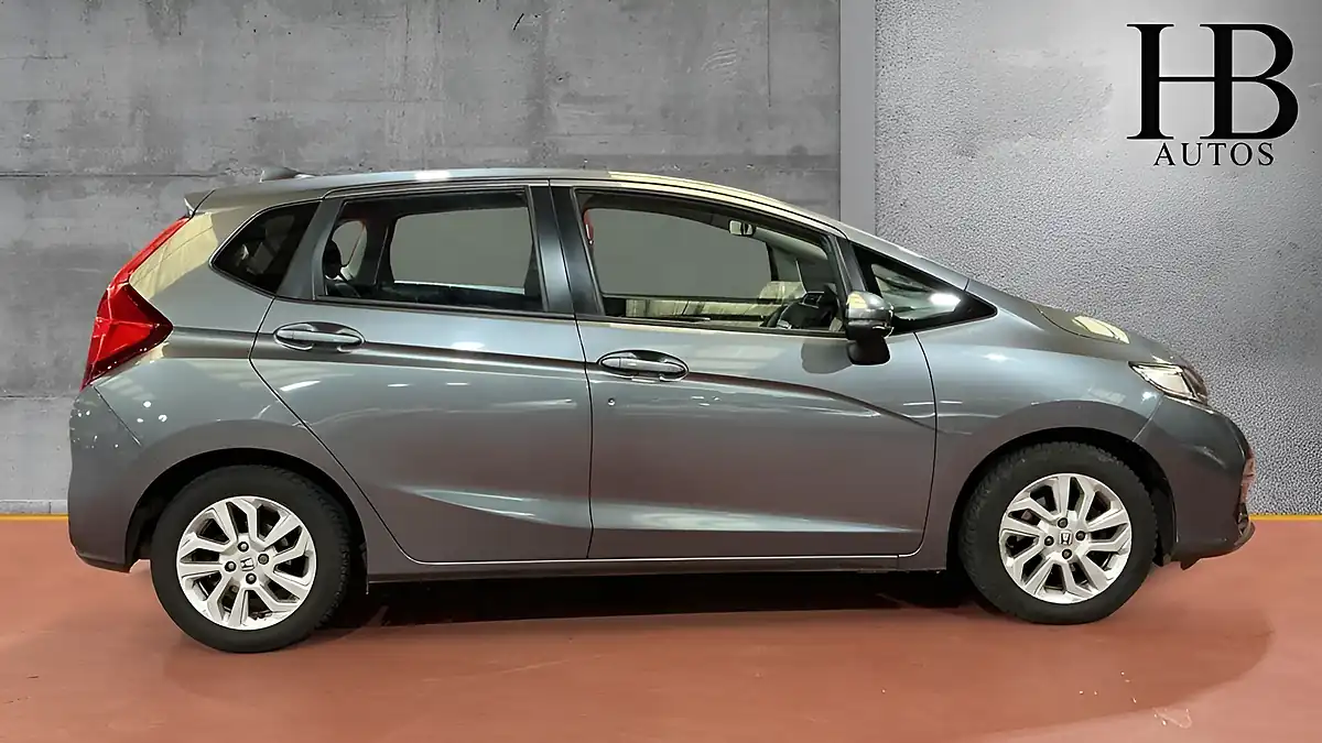 Used 2018 Honda Jazz Se Grey - Interior and Exterior details 6