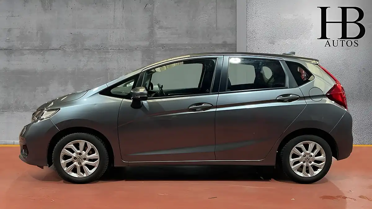 Used 2018 Honda Jazz Se Grey - Interior and Exterior details 7