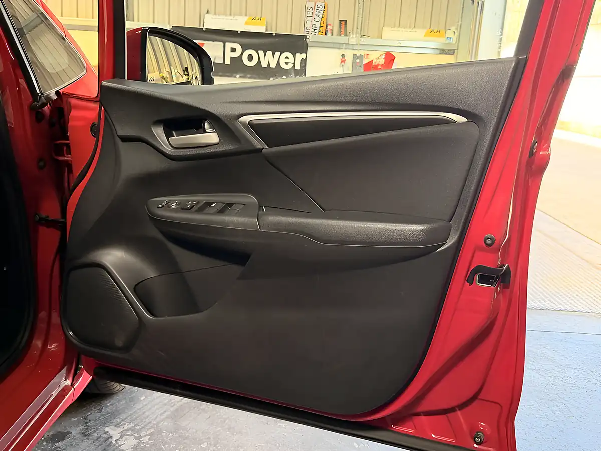 Used 2018 Honda Jazz Se Navi Red - Interior and Exterior details 15