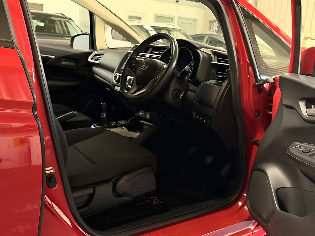 Used 2018 Honda Jazz Se Navi Red - Interior and Exterior details 16