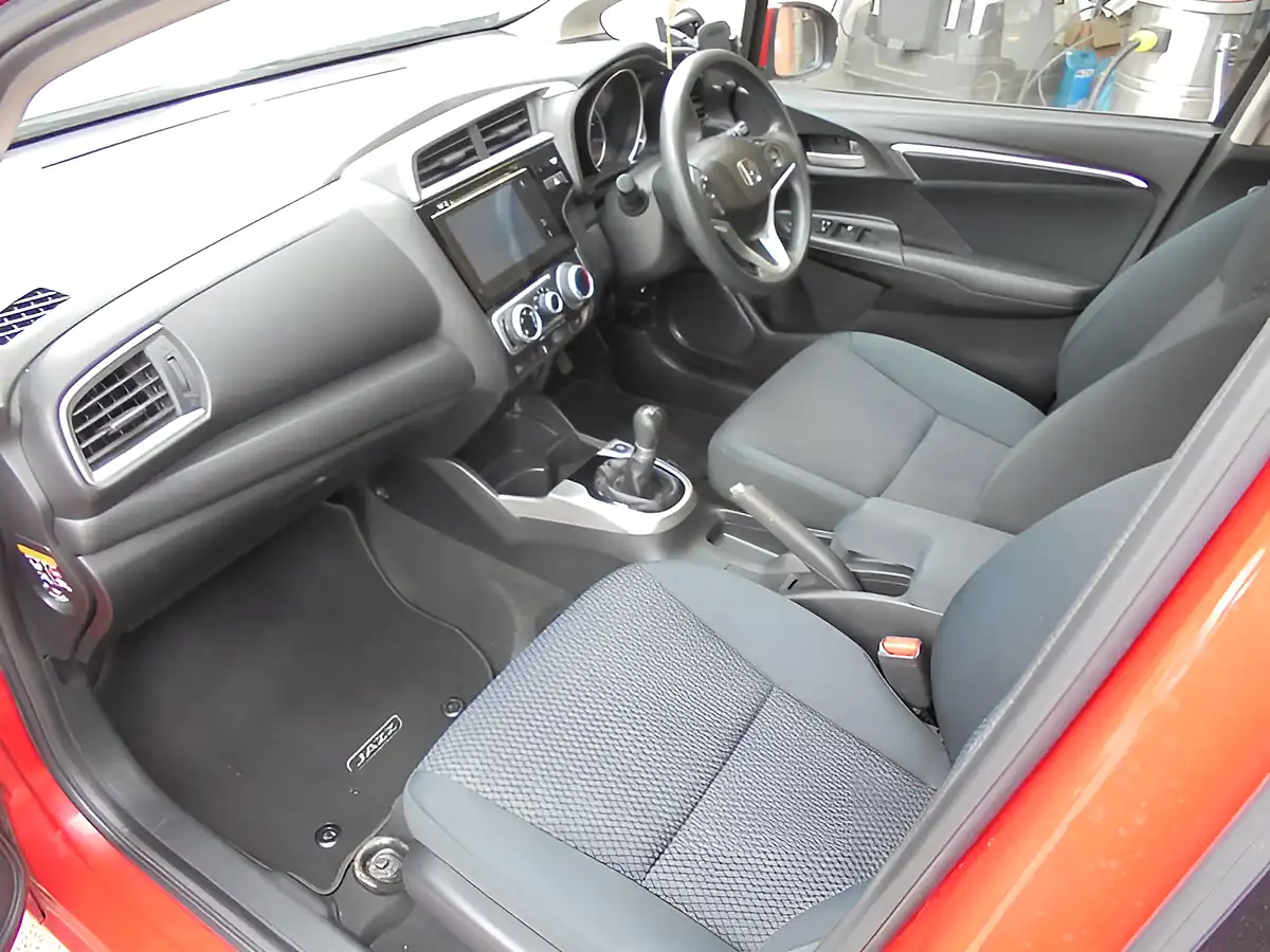 Used 2018 Honda Jazz Se Red - Interior and Exterior details 11