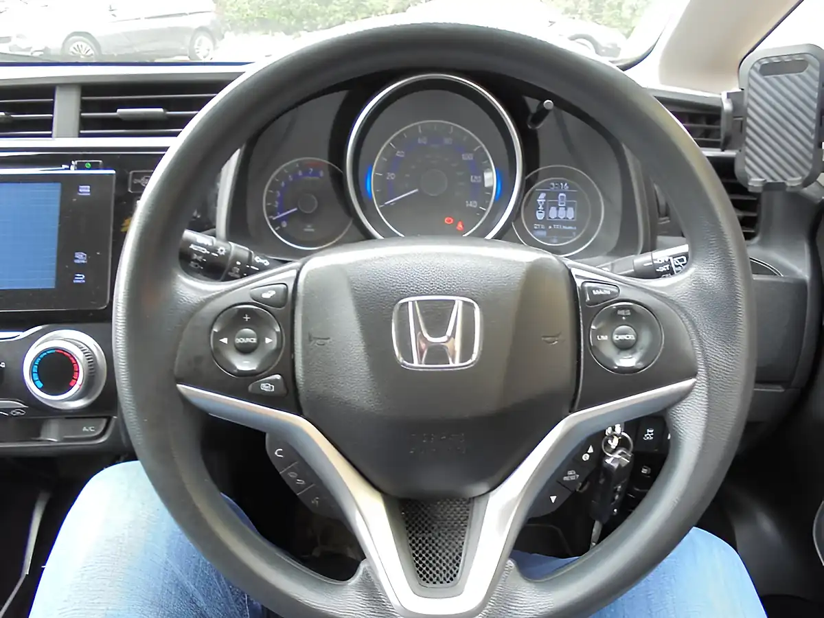 Used 2018 Honda Jazz Se Red - Interior and Exterior details 12