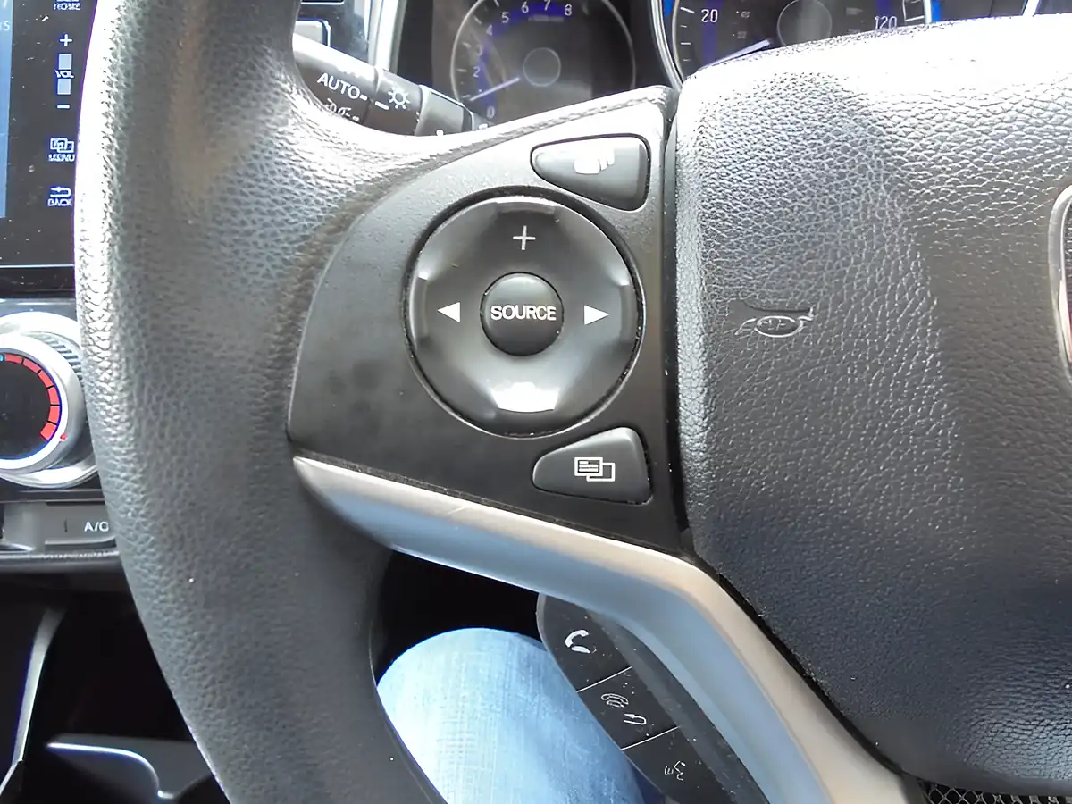 Used 2018 Honda Jazz Se Red - Interior and Exterior details 14