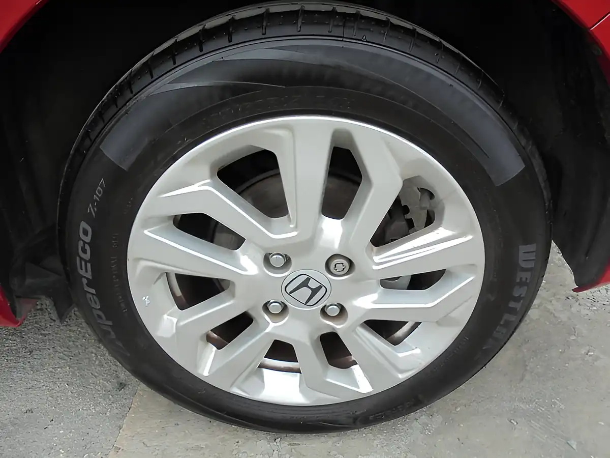 Used 2018 Honda Jazz Se Red - Interior and Exterior details 16