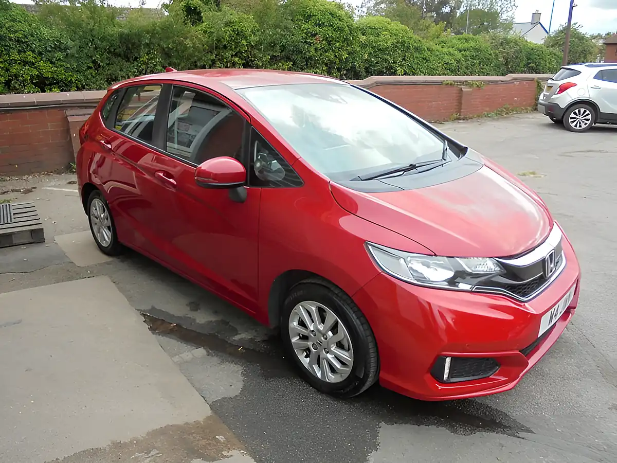 Used 2018 Honda Jazz Se Red - Interior and Exterior details 5