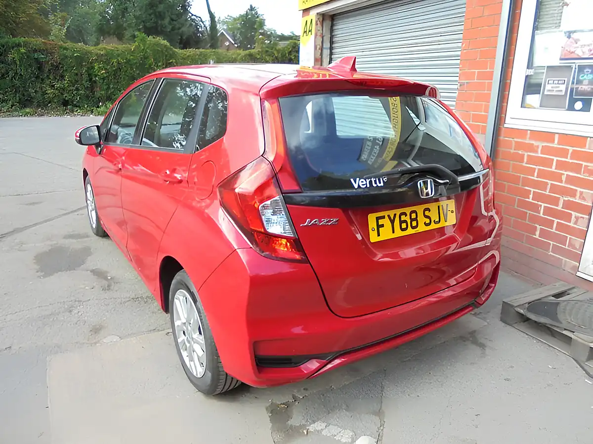 Used 2018 Honda Jazz Se Red - Interior and Exterior details 6