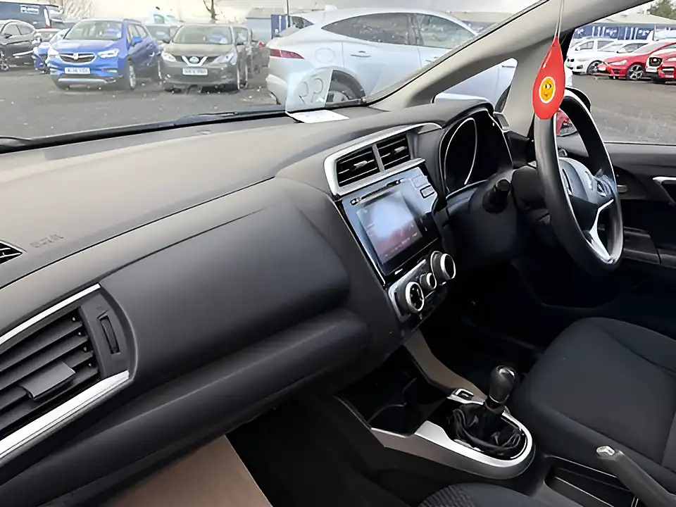 Used 2018 Honda Jazz Se Red - Interior and Exterior details 13
