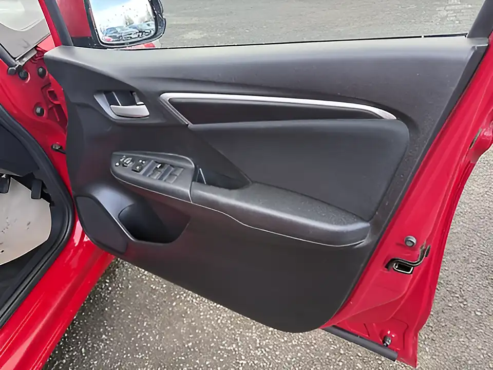 Used 2018 Honda Jazz Se Red - Interior and Exterior details 14