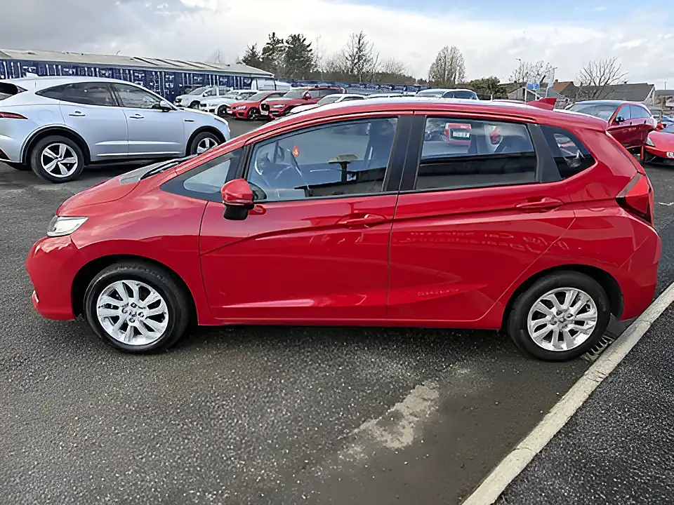Used 2018 Honda Jazz Se Red - Interior and Exterior details 5