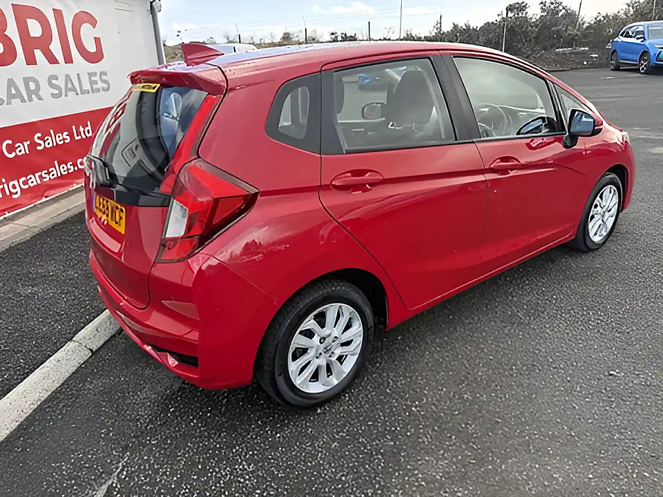Used 2018 Honda Jazz Se Red - Interior and Exterior details 6