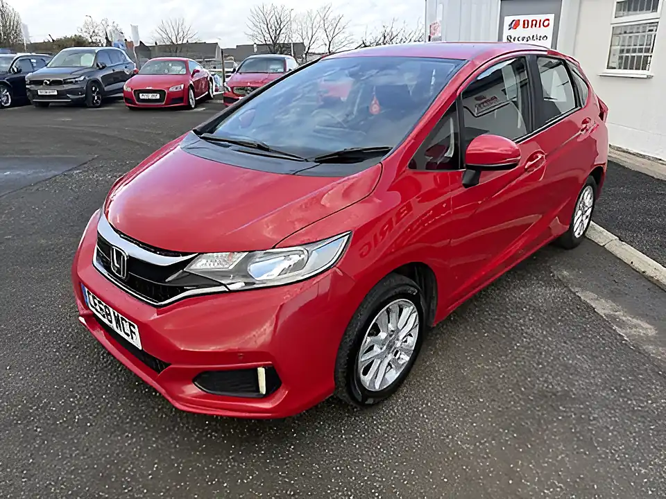 Used 2018 Honda Jazz Se Red - Interior and Exterior details 7