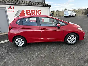 Used 2018 Honda Jazz Se Red - Interior and Exterior details 8