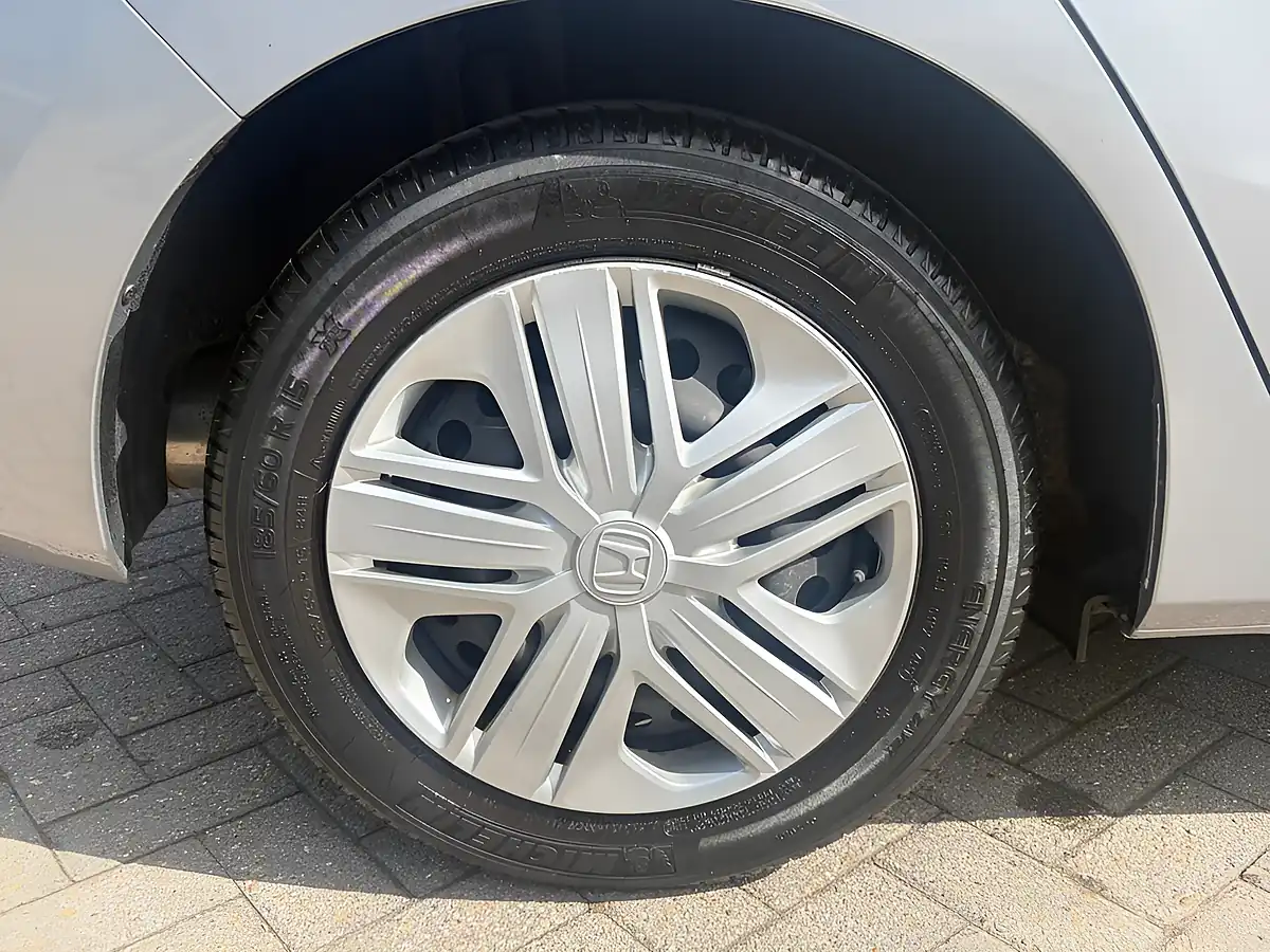 Used 2018 Honda Jazz Silver - Interior and Exterior details 11
