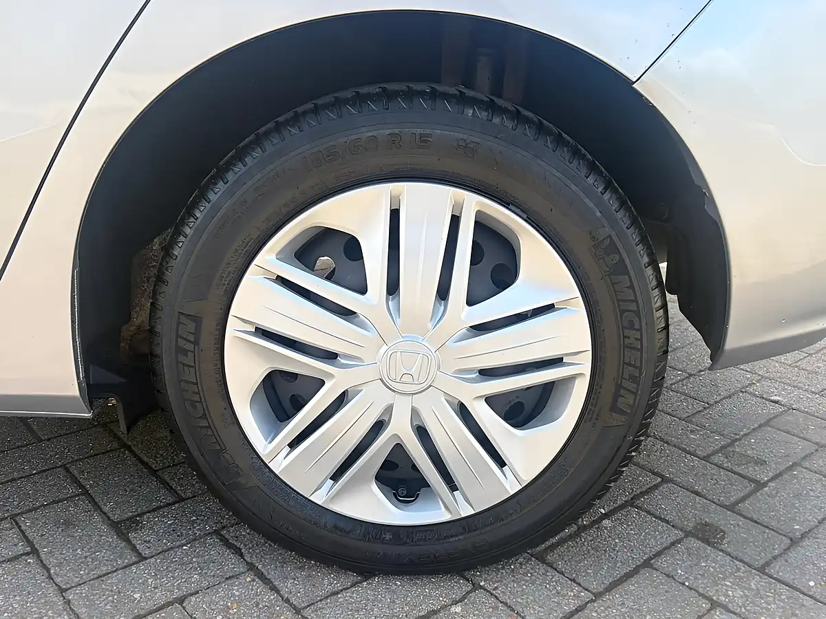 Used 2018 Honda Jazz Silver - Interior and Exterior details 13