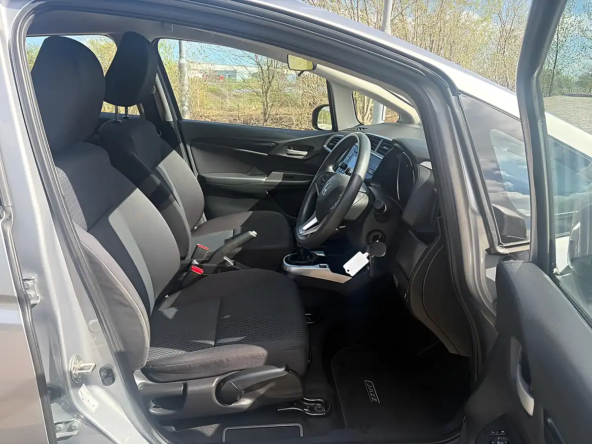 Used 2018 Honda Jazz Silver - Interior and Exterior details 15