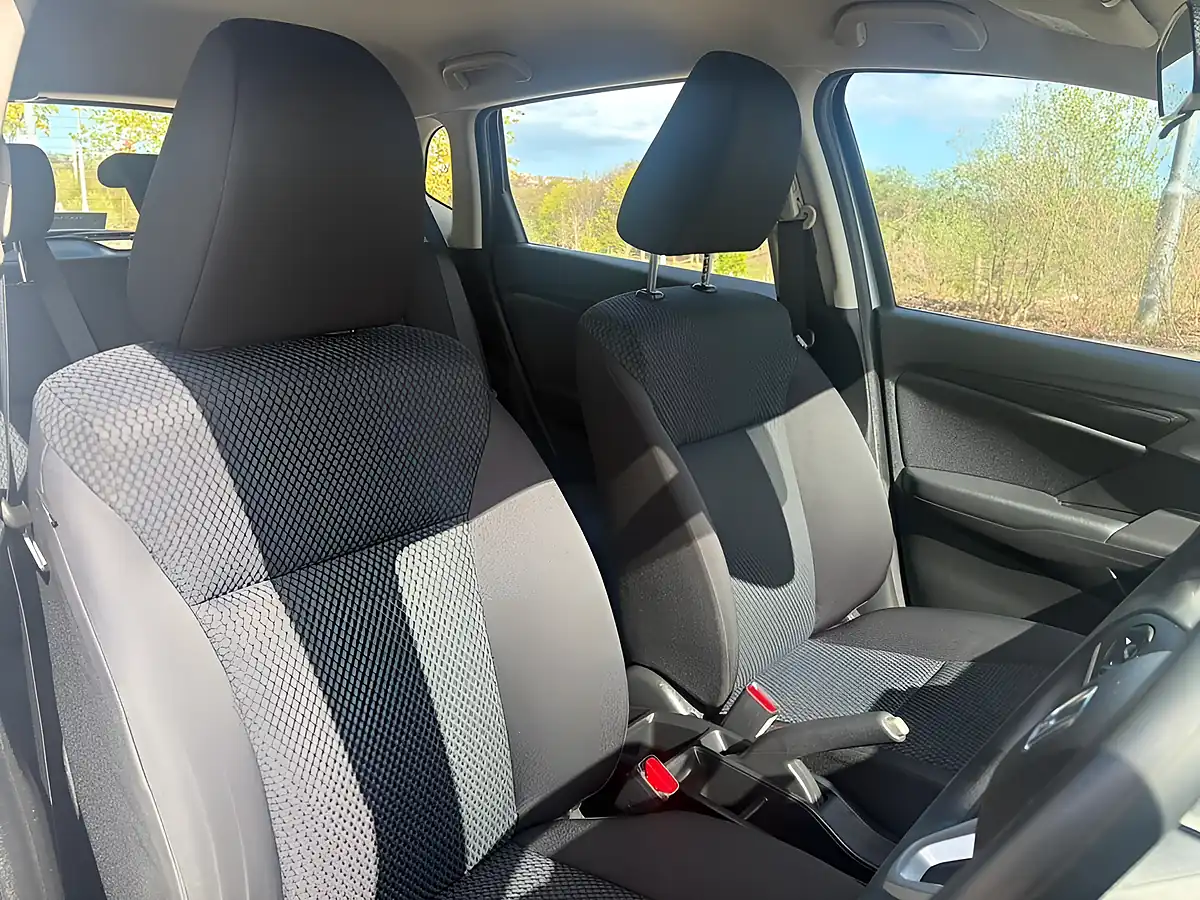Used 2018 Honda Jazz Silver - Interior and Exterior details 16