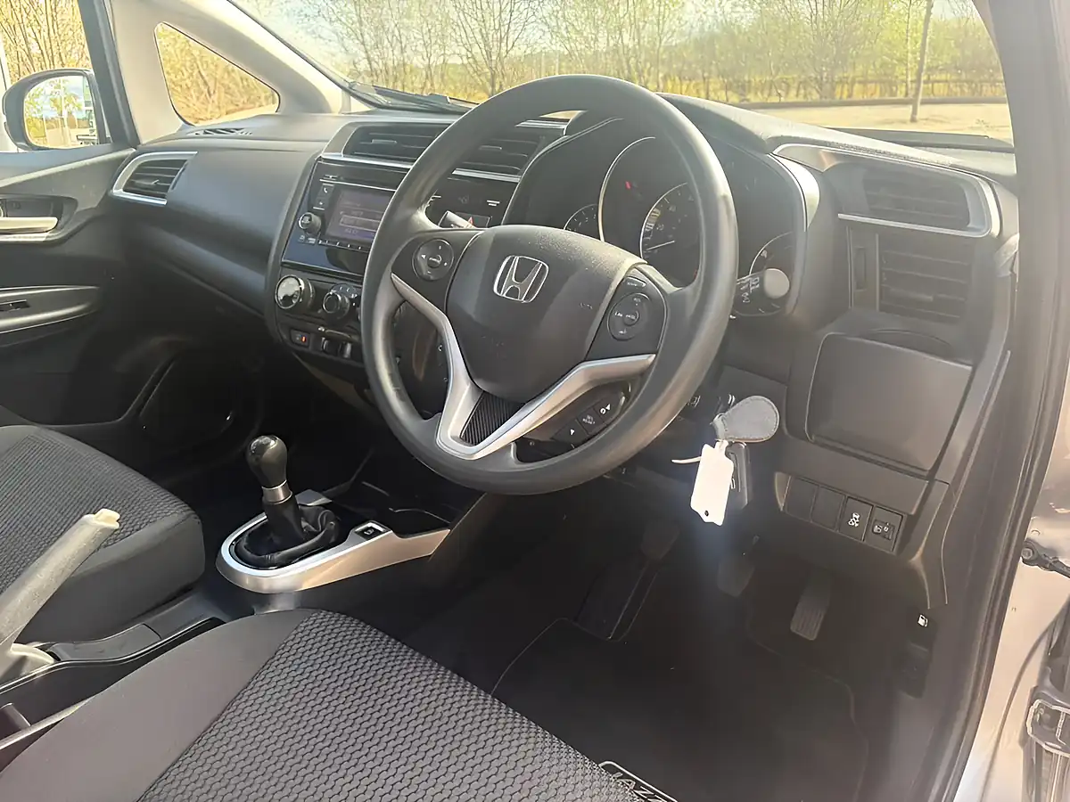 Used 2018 Honda Jazz Silver - Interior and Exterior details 17