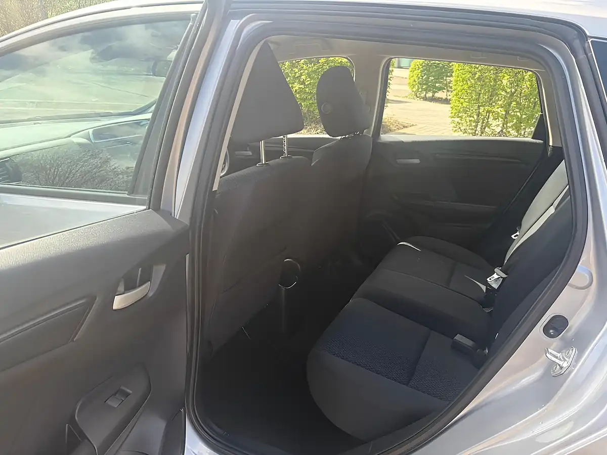 Used 2018 Honda Jazz Silver - Interior and Exterior details 18