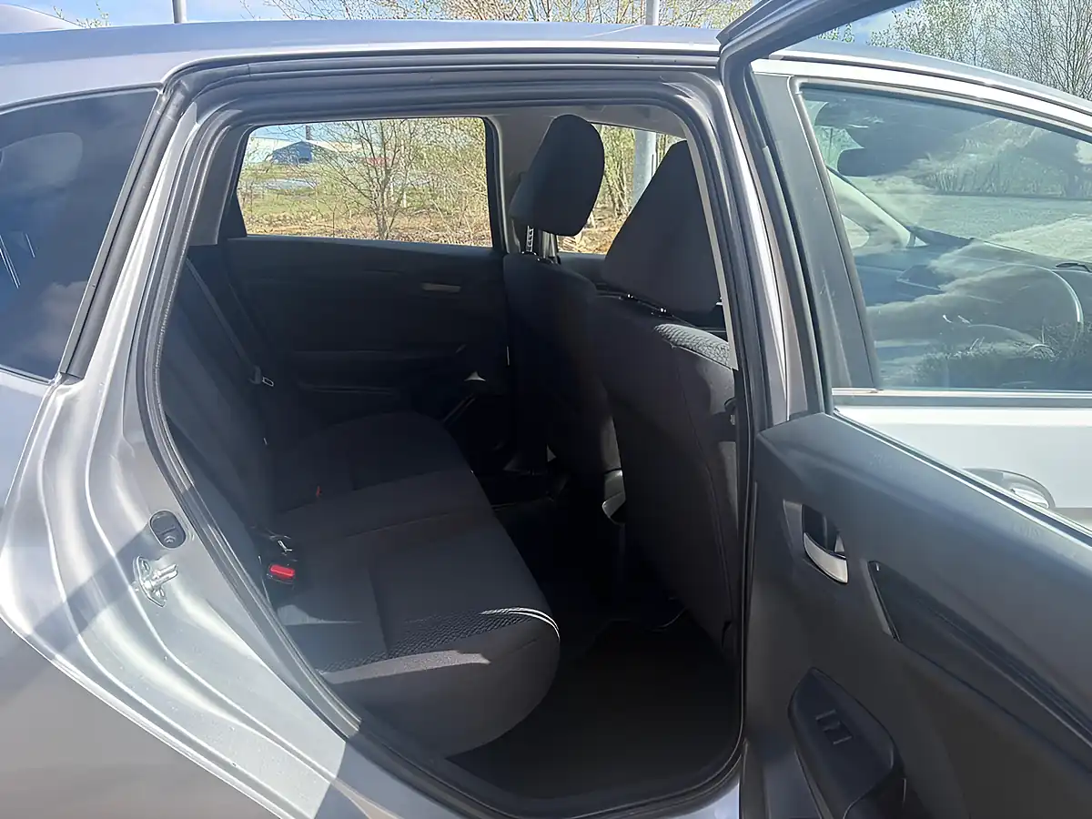 Used 2018 Honda Jazz Silver - Interior and Exterior details 19