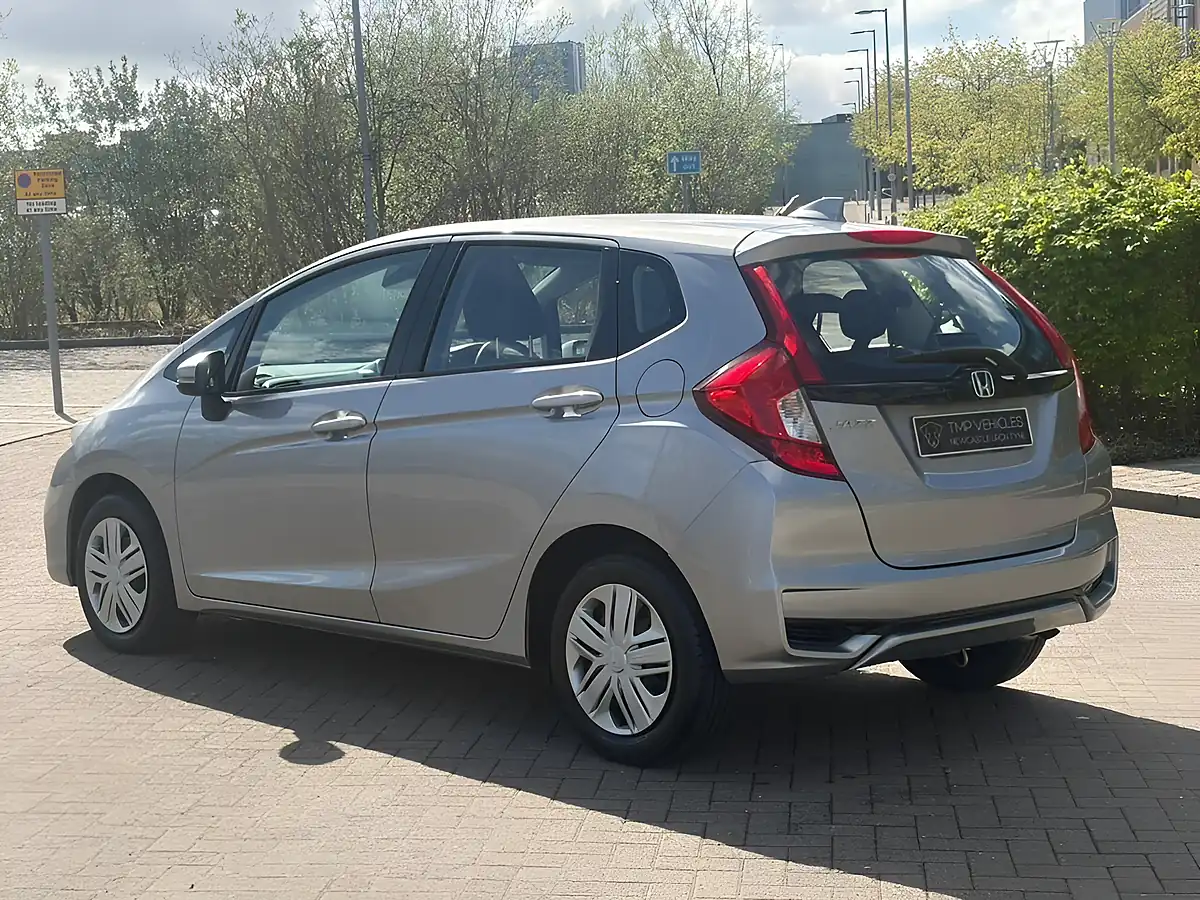 Used 2018 Honda Jazz Silver - Interior and Exterior details 3