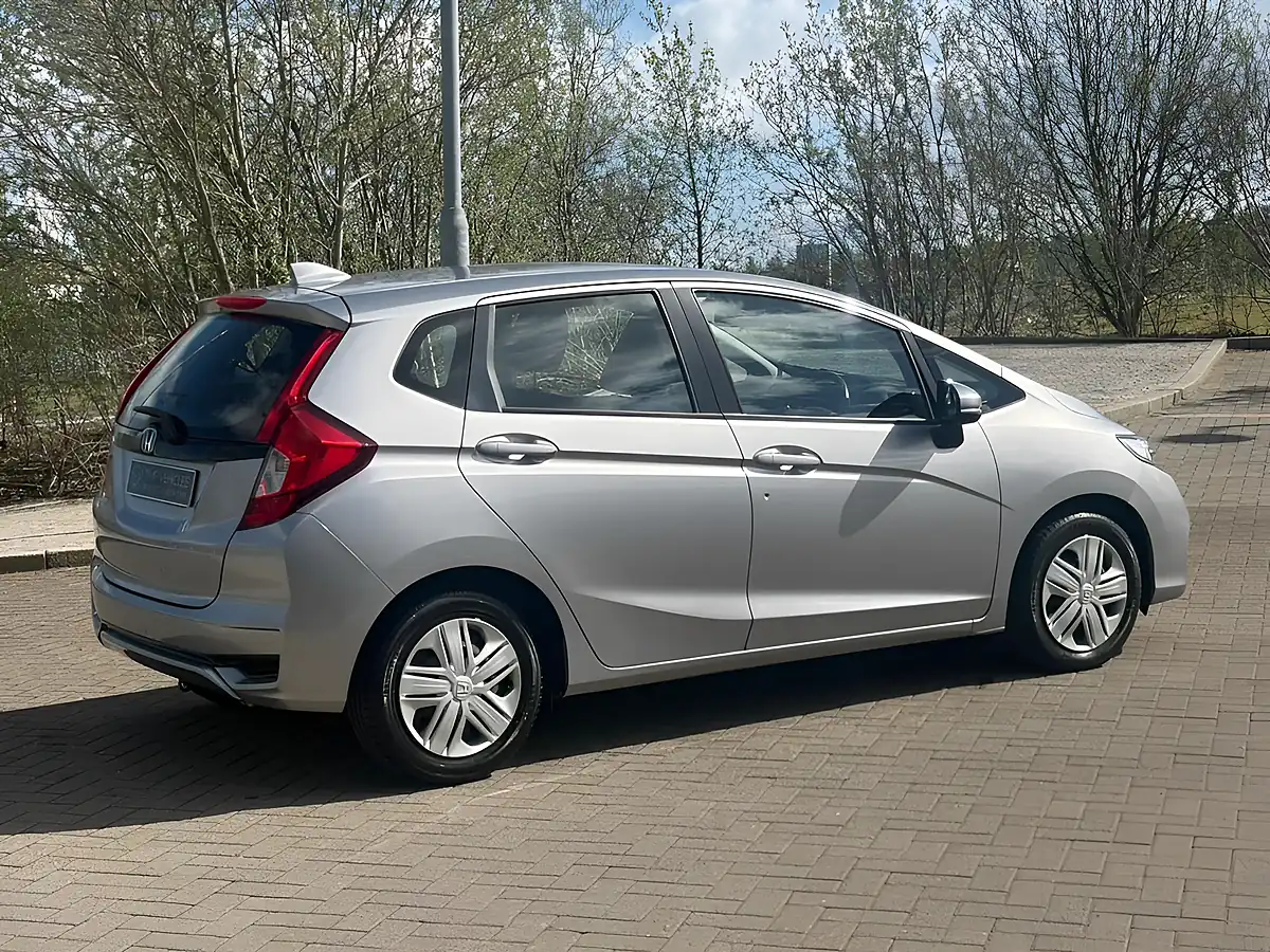 Used 2018 Honda Jazz Silver - Interior and Exterior details 4