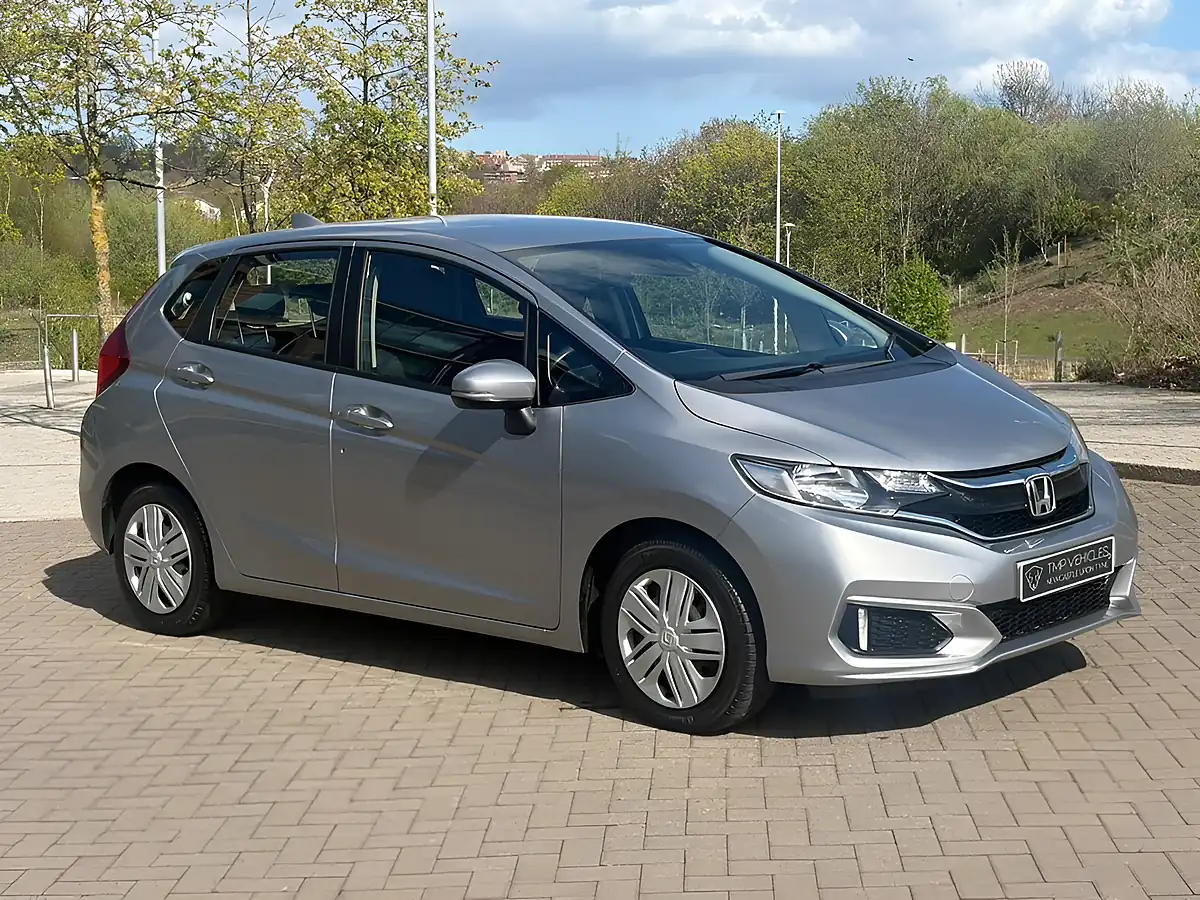 Used 2018 Honda Jazz Silver - Interior and Exterior details 5