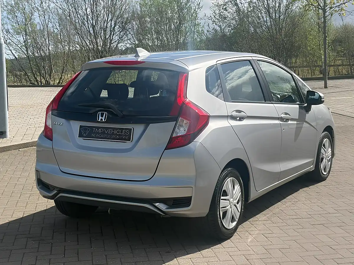 Used 2018 Honda Jazz Silver - Interior and Exterior details 6