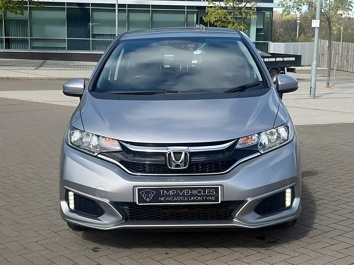 Used 2018 Honda Jazz Silver - Interior and Exterior details 7