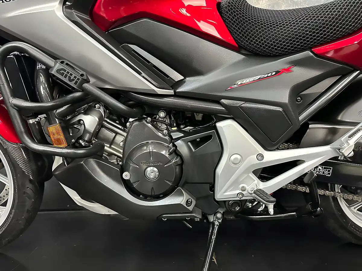 Used 2018 Honda NC750X Red - Interior and Exterior details 18