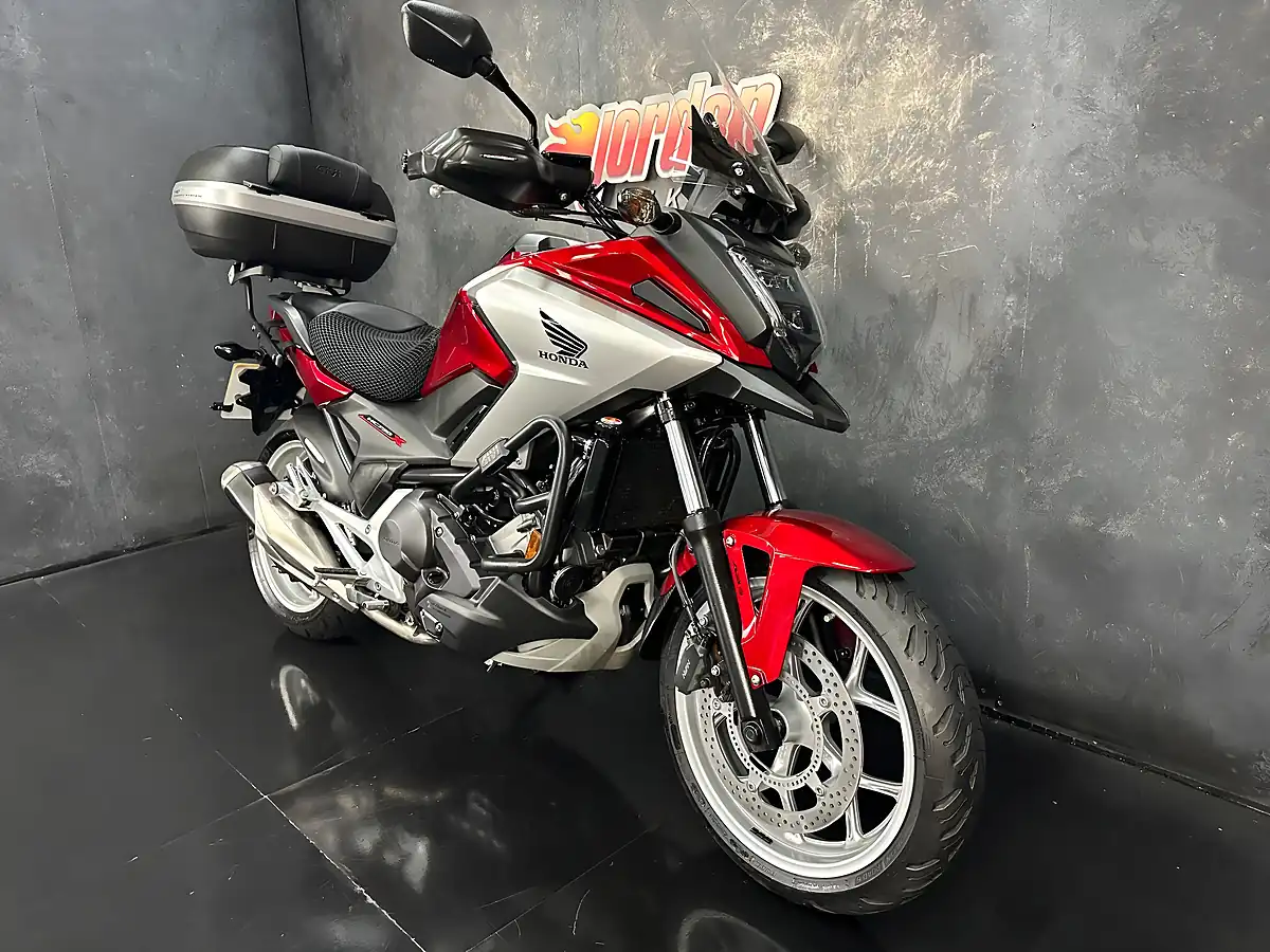 Used 2018 Honda NC750X Red - Interior and Exterior details 4