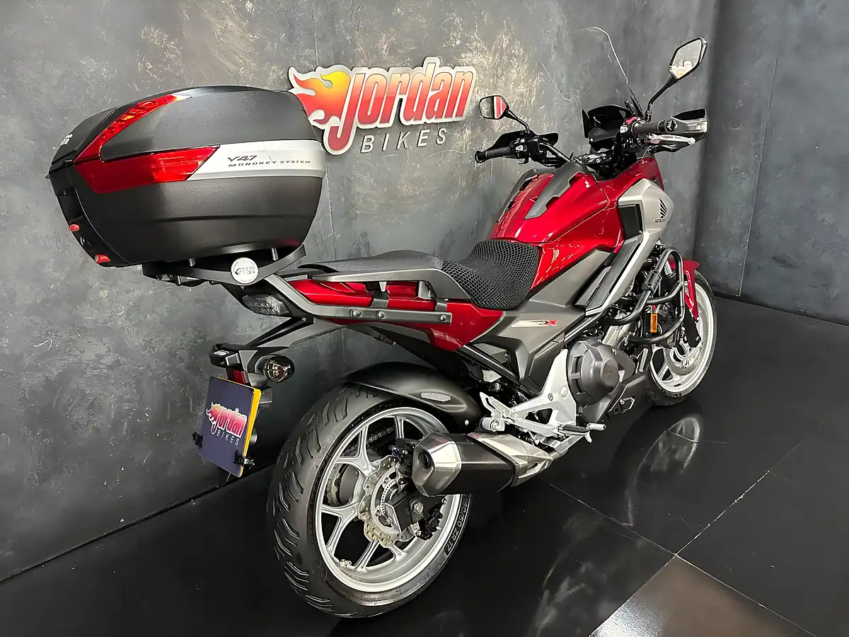 Used 2018 Honda NC750X Red - Interior and Exterior details 6