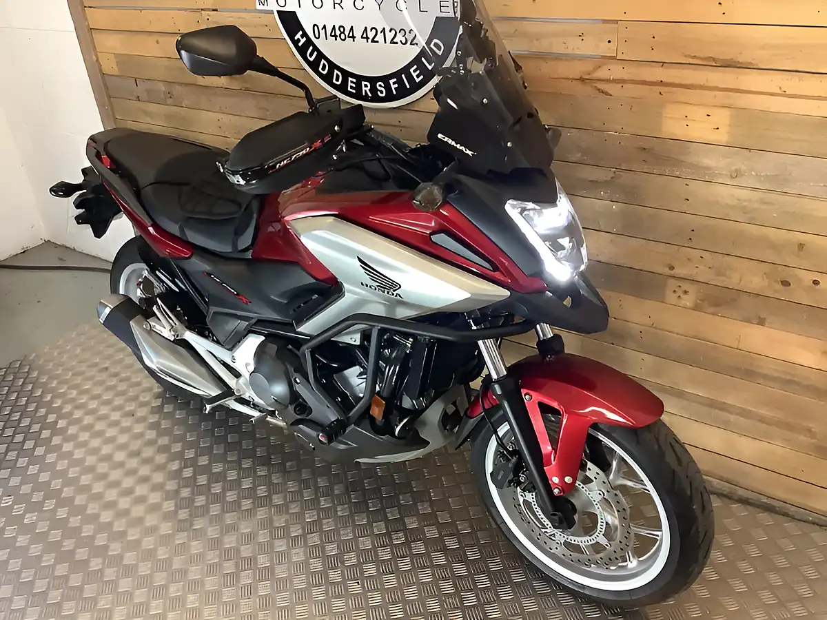 Used 2018 Honda NC750X Red - Interior and Exterior details 5
