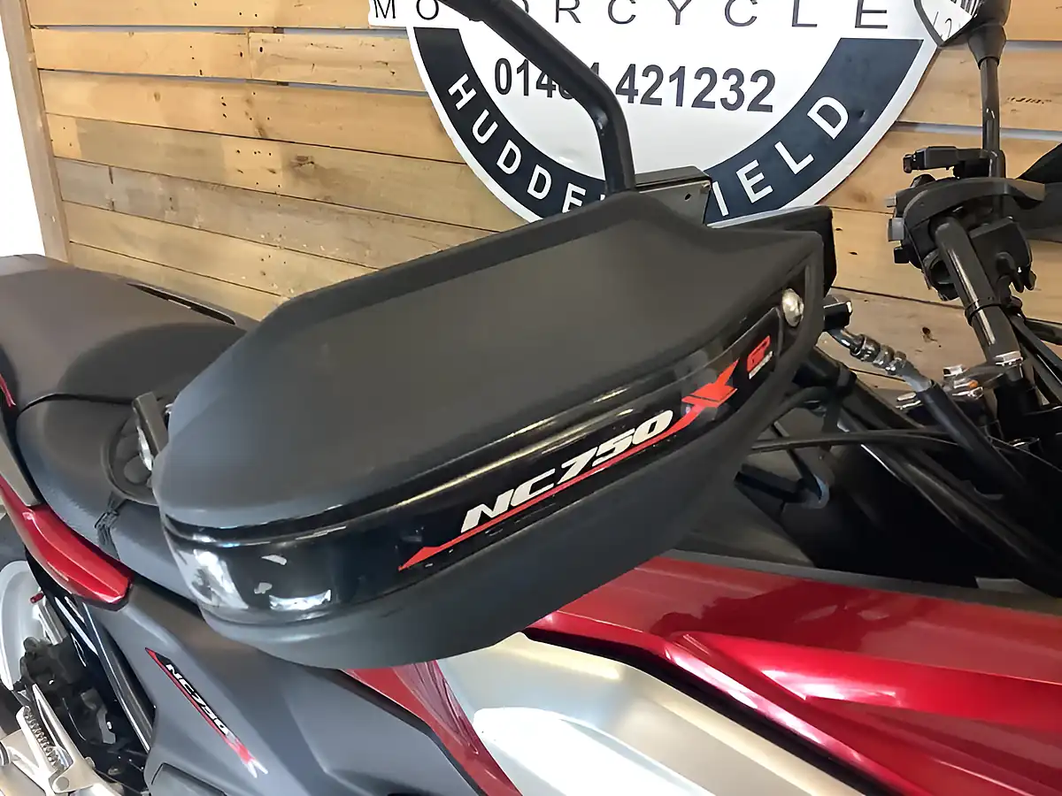 Used 2018 Honda NC750X Red - Interior and Exterior details 8