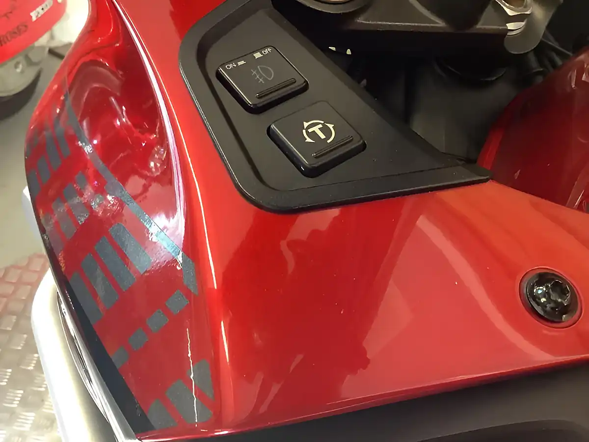 Used 2018 Honda Vfr Adventure Touring Red - Interior and Exterior details 13