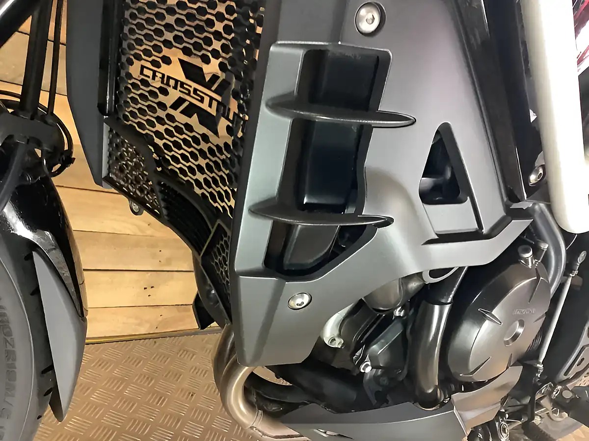 Used 2018 Honda Vfr Adventure Touring Red - Interior and Exterior details 16