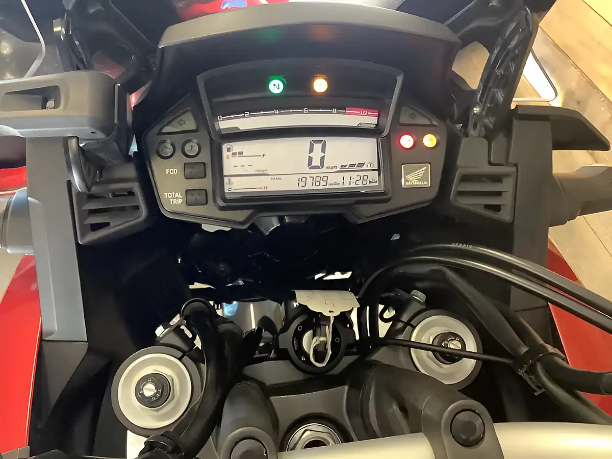 Used 2018 Honda Vfr Adventure Touring Red - Interior and Exterior details 7