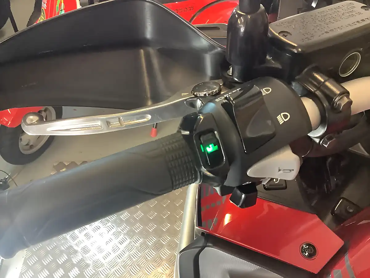 Used 2018 Honda Vfr Adventure Touring Red - Interior and Exterior details 8