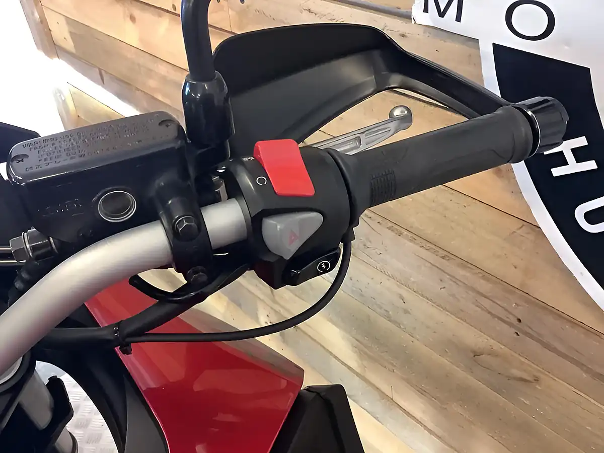 Used 2018 Honda Vfr Adventure Touring Red - Interior and Exterior details 9
