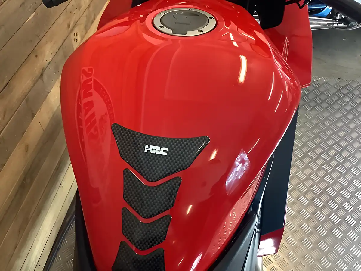 Used 2018 Honda Vfr F Red - Interior and Exterior details 11