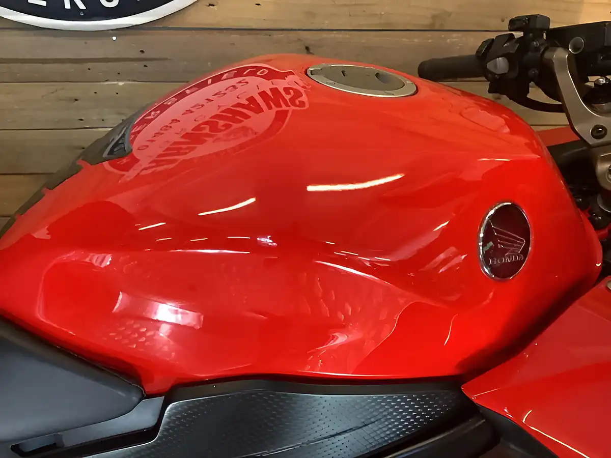 Used 2018 Honda Vfr F Red - Interior and Exterior details 12