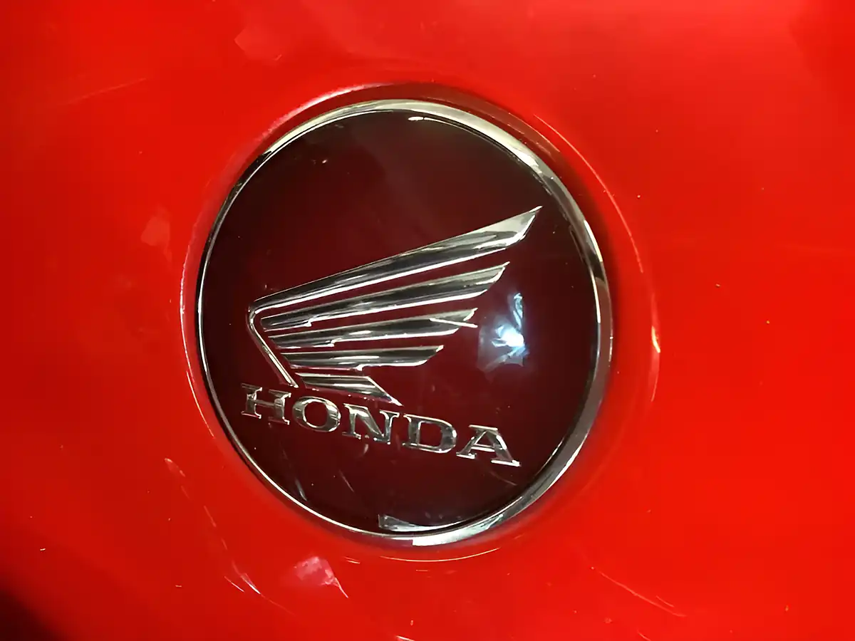 Used 2018 Honda Vfr F Red - Interior and Exterior details 14